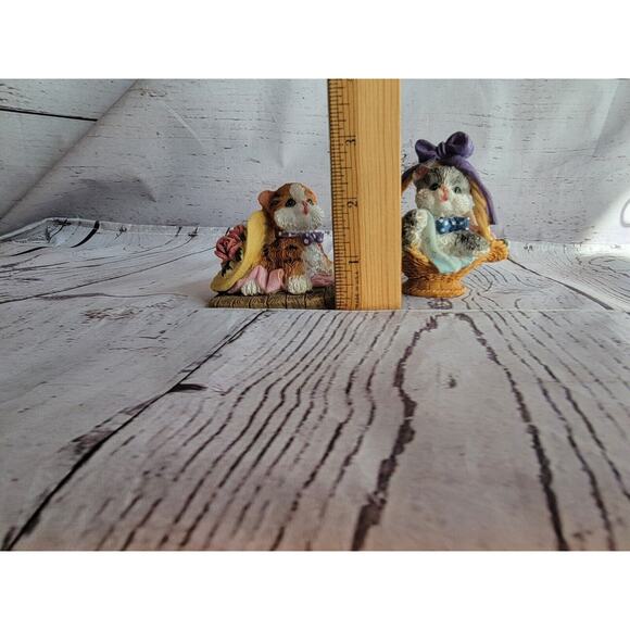 2 Kitty Resin Figures Gray Orange Tabby Cats knick Knacks In Basket Hat - Picture 9 of 9